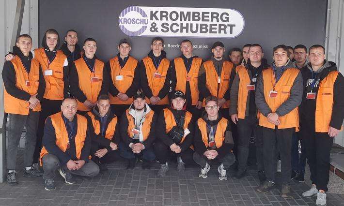 Студенти групи 3Рс-1132 на чолі з викладачем В. Сидоренком відвідали підприємство " Кromberg and shubert"