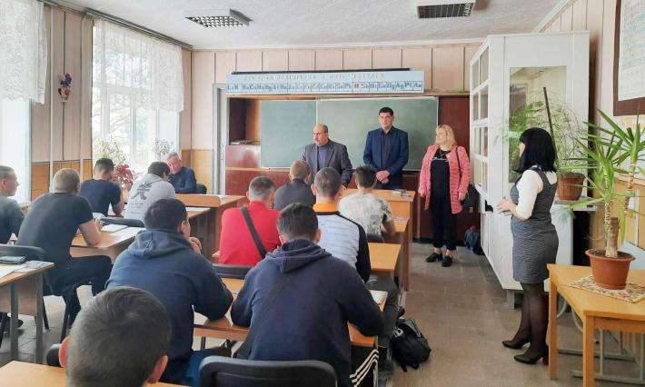 12 травня викладачі ВСП ЖАДФК НТУ  відвідали Овруцький професійний ліцей.