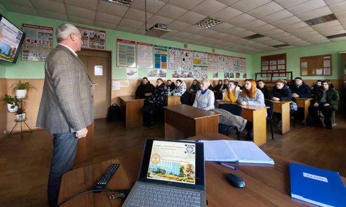 Профорієнтаційна зустріч студентів-випускників дорожнього відділення ВСП ЖАДФК НТУ  з представником з ЖДУ ім. І. Франка