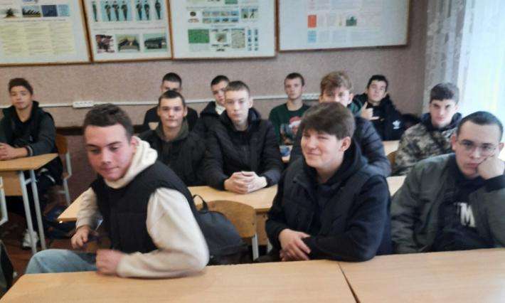 Військовослужбовці ЗСУ поділилися досвідом бойової служби зі студентами коледжу